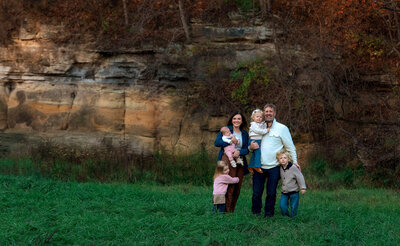 family with 4 kids in beautiful outdoor setting