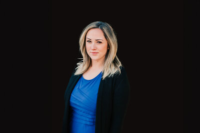 business headshot of woman in blue captures Branson MO headshot photgoraphy