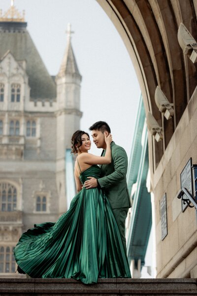 London-elopement-photographer-romantic-couple-getting-married-at-iconic-tower-bridge-in-London-6528
