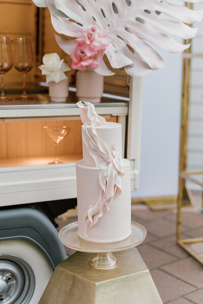 Modern blush wedding inspiration, cake created by Bake My Day, contemporary cakes & desserts in Calgary, Alberta, featured on the Brontë Bride Blog.