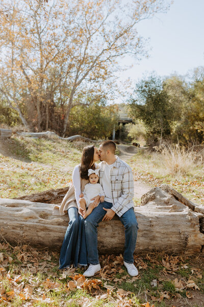 field family pictures, candid documentary natural fun family photo shoot with kids, christmas holiday card photo shoot, San Diego portraits photographer, young families