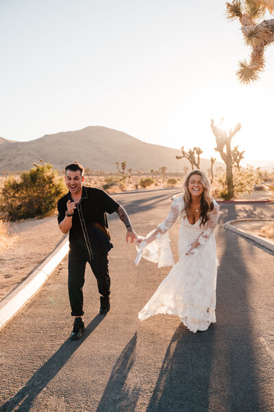 OB-JOSHUA-TREE-NATIONAL-PARK-AND-AIRBNB-ELOPEMENT-BY-SYDNEY-AND-RYAN-PHOTOGRAPHER-2