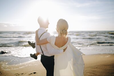 Destinaton wedding photographer  with an amazing couple  by te sea  -