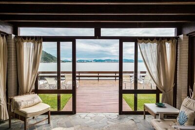 scenic view on patio by b2b saas copywriter