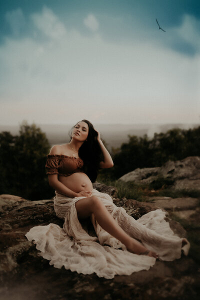 creative maternity session