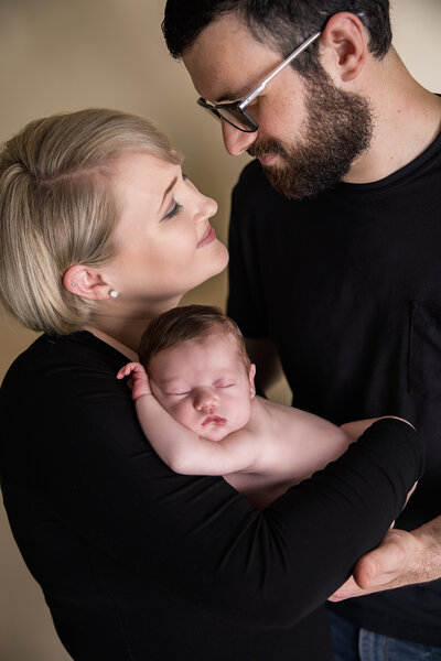 horizons-west-newborn-photographer-travels-to-your-home 0521