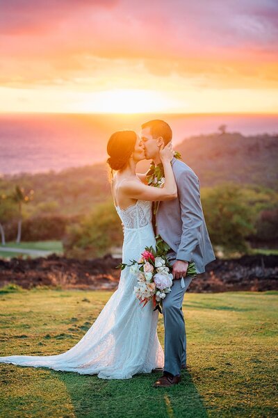 Couples kissing on their engagement day in Hawaii