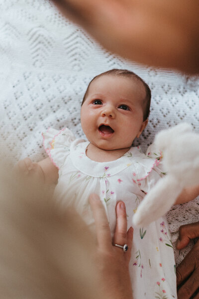 Family newborn photography session in auckland residence