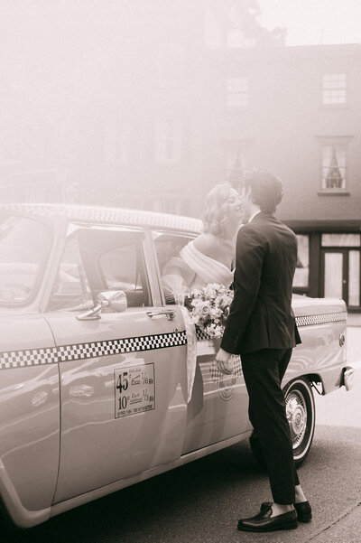 New-York-City-elopement-vintage-taxi_ashleyvandertol-7901
