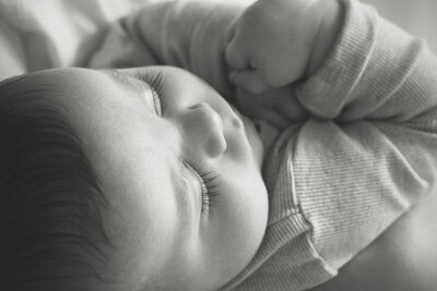 newborn fotograaf - gezinsfotograaf - zwangerschapsfotografie - videograaf - Sint-Niklaas - Pictures by Jess - Mama en baby shoot - videograaf