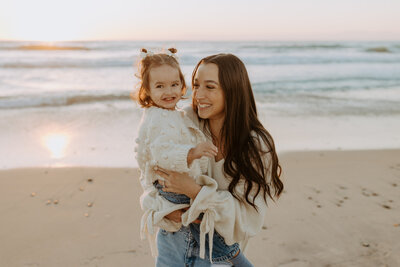 Beach candid natural fun family photo shoot with kids, christmas holiday card photo shoot, San Diego portraits photographer, young families