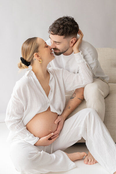 Séance photo en couple pour immortaliser ma grossesse.