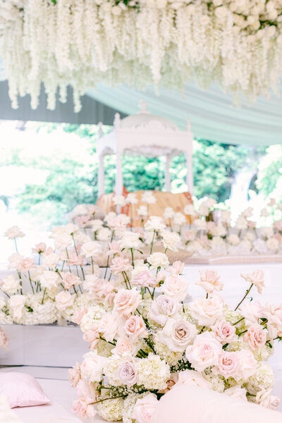 white table with white and pink roses