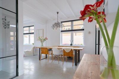 Jaren 30 huis gietvloer oude elementen