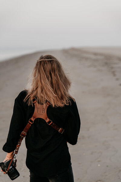 Tessa Baas met fotocamera