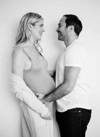 maternity pictures of a soon to be mom and dad