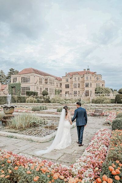 Fanhams-Hall-wedding-venue-gardens