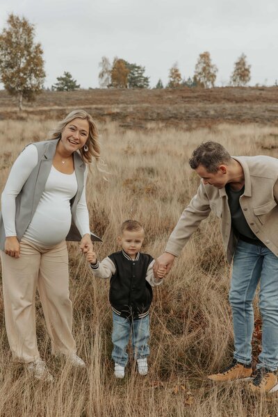 zwangerschapsfotograaf, zwangerschap, familiefotograaf, familieshoot, gezinsshoot, gezinsfotograaf, new born, fotograaf zwolle