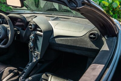 mclaren-720s-spider-convertible-black-for-rent-in-miami-034