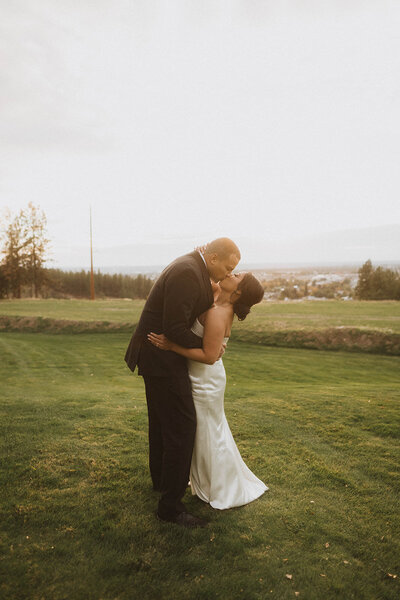 pnw wedding photo of newlyweds kissing at a spokane wedding venue, Beacon Hill