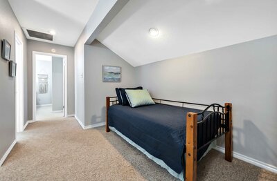 Day bed located in the common area of this Sleeper sofa for two with Smart TV in this 3-bedroom, 2.5 bathroom lake house with incredible view of Lake Belton located at Morgan's Point, near Rogers Park and Temple Lake Park.