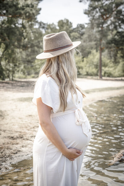 Zwangere vrouw, zwangerschapsshoot, Pregnancy shoot, fotograaf Schaijk, Joyce Kruijzen fotografie, fotograaf noord-Brabant