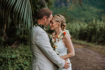 A North-shore Kauai wedding on Tunnels Beach shot by Kauai wedding photographer Meg Bradyhouse