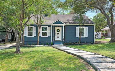 3-bedroom, 2-bathroom historic vacation rental house in charming Waco TX neighborhood