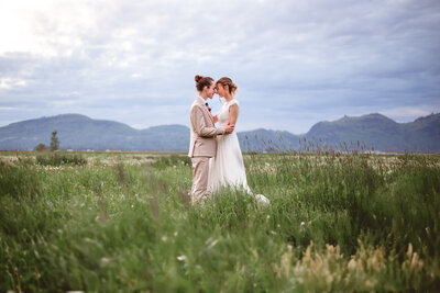 wedding, field, abbotsford, british columbia, golden hour, photography, fraser valley
