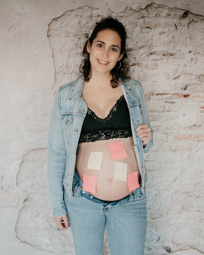 Zwangerschapsshoot met humor door Leukfotografie