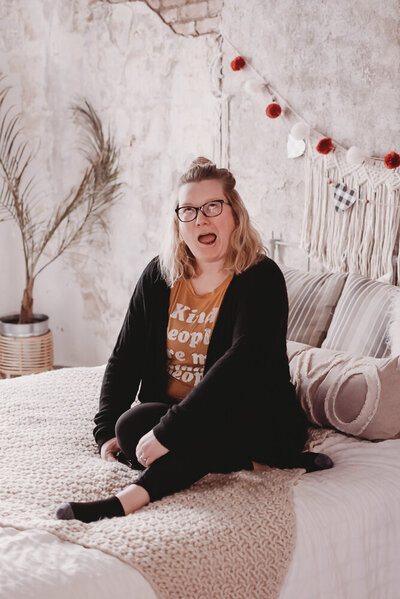 Meet Nicole Hartl. Mom, Wife and the Photographer behind the lens for Nikii pix Photography based in Bismarck, ND