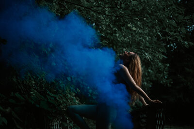 boudoir-session-destination-forest-smoke-bomb-vivid-instincts-photography