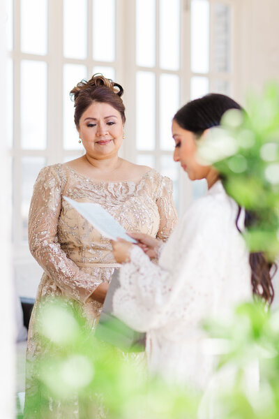 A tender moment between a bride and her mother as they read a handwritten letter before the ceremony, captured in soft, natural light. This emotional scene was photographed during a wedding in San Antonio by Jennifer Lynn Photography, a Dallas Fort Worth-based wedding and family photographer known for her light and airy, timeless style.