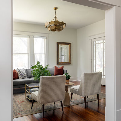 A stylish and modern dinning room