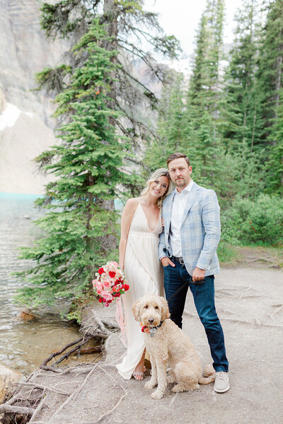 Junophoto_Madeleine_and_Kyle_engagement_session_Moraine_Lake-018