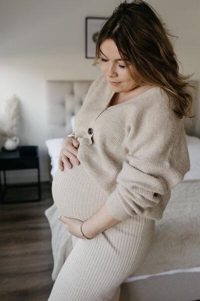 Fotograaf Medemblik newbornshoot moederschap baby  Noord-Holland zwangerschap