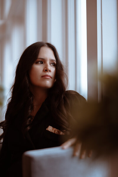 Capture your unique style and personality with a senior photo session by Light By Zoey Photography in Champaign-Urbana, IL. Offering creative and timeless portraits to celebrate your achievements.
