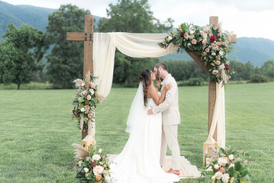 Intimate wedding moment with mountain backdrop at East Tennessee barn venue
