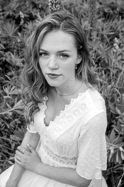 Black & White Photo of Senior Girl