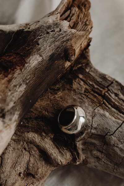 kaboompics_silver-jewelry-wood-and-marble-29625