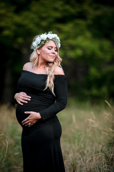 Cleveland maternity session in wild field