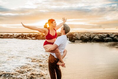 Couple posing in front of the ocean