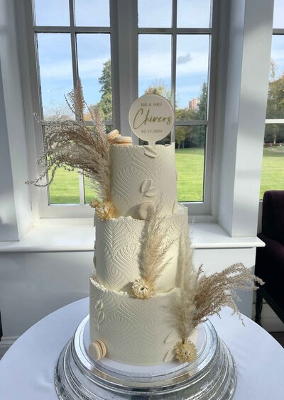Luxury cake design with modern elegance wedding and celebration cakes cambridgeshire