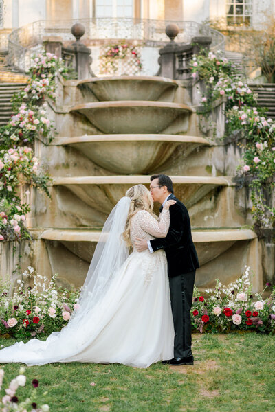A couple Sharing a kiss during their ceremony at the Swan House in Atlanta, GA