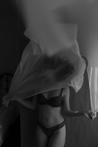 Classy_Blackandwhite_Boudoir_Butte_Montana_Photographer_Studio_-3353