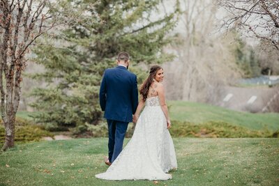 Colorado wedding photos by the lake