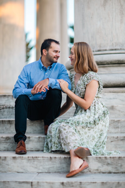 engagement photoshoot at Jefferson memorial