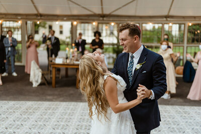 Catskills-Wedding-Planner-Foxfire-Mountain-House-Wedding-Canvas-Weddings-first-dance-4