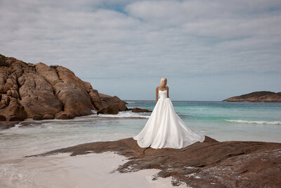 If minimal mastery is on the menu, feast your eyes on Salacea. A draped, scooped neck corset meets a draped, fit and flare skirt. Relaxed detachable sleeves not only bring an effortless to Salacea, but also a second look. Crafted from sleek satin triacetate, KYHA BRIDE 'Salacea' is a study in the contrast between structure and fluidity.