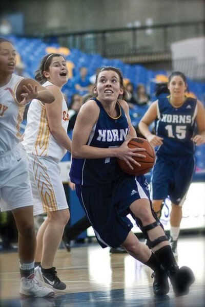 A female basketball player wearing a custom knee brace designed by Summit Bracing and Orthotic Services, a clinic specializing in Bracing and Orthotics Services in Calgary, Alberta, and the surrounding areas.
